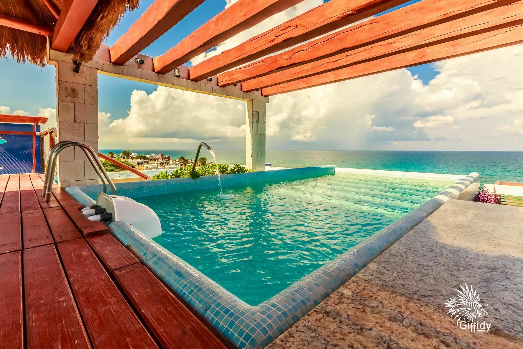Deep Blue - 302 Isla Mujeres